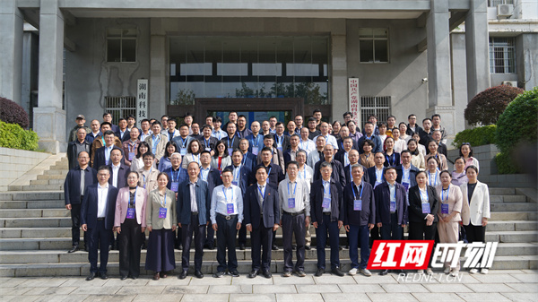红网时刻：2026年湖南省电子信息类专业产学研合作协同育人论坛在beat365平台唯一官网举行